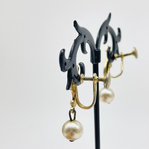 Fluted Scroll Pearl Drop Earrings Gold Tone Screw Back Classic Career Cosplay - Picture 7 of 9